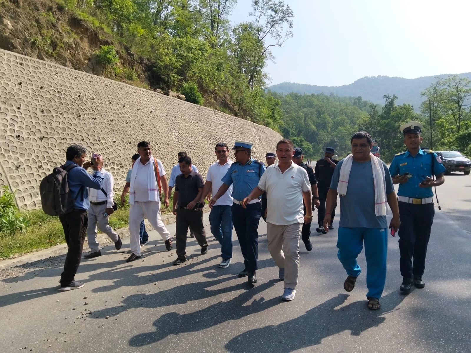 बुटवल–नारायणगढ सडक: गुणस्तरमा प्रश्न उठेपछि दाउन्ने–पश्चिम खण्डमा संयुक्त अनुगमन, तत्काल सुधार गर्न निर्देशन WhatsApp Image 2026 06 27 at 11.06.52