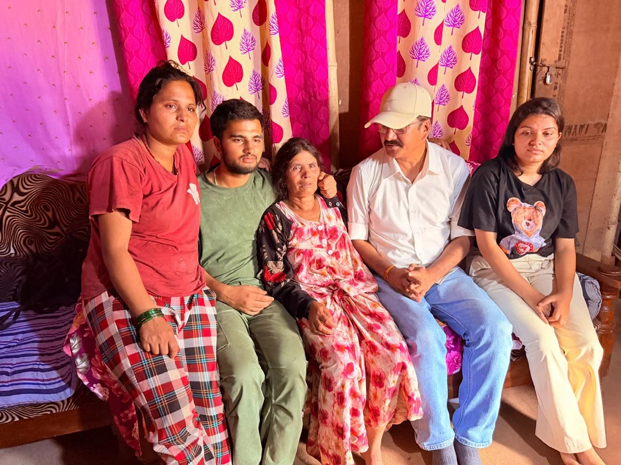एमाले केन्द्रीय सदस्य बोगटी बाढी प्रभावित परिवारसँग भेटघाट संगै आर्थिक सहयोग IMG 20260902 WA0018